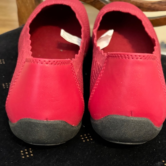 Red Fabric flats by Dearfoam - size 10 - NEW - Picture 2 of 5